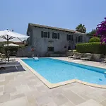 Kiparissi Villa *