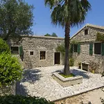 Kiparissi Villa Kourtaiika