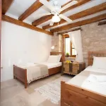 Kiparissi Villa *