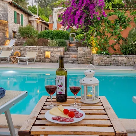Kiparissi Villa
