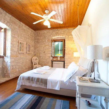 Kiparissi Villa