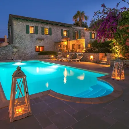 Kiparissi Villa Kourtaiika