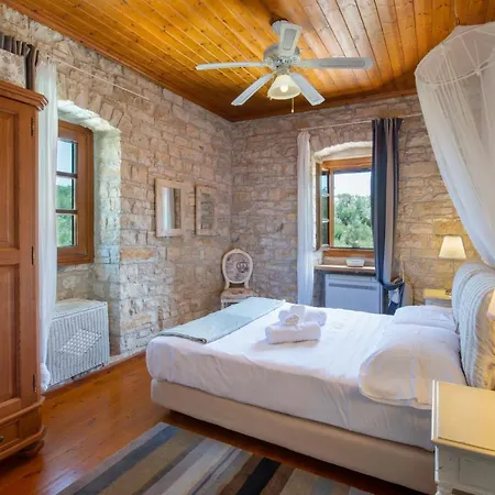 Kiparissi Villa *