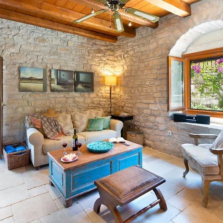 Kiparissi Villa