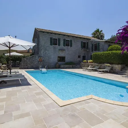 Kiparissi Villa *
