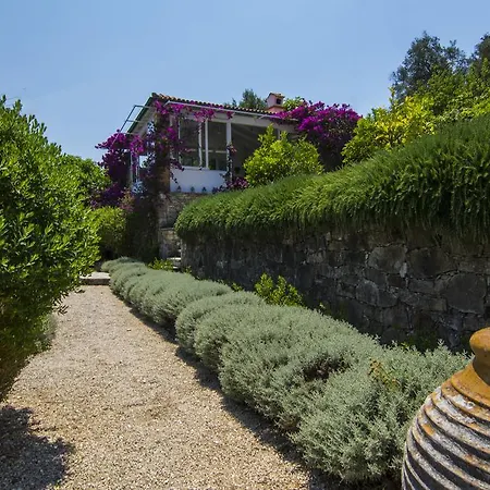 Villa Kiparissi Kourtaiika