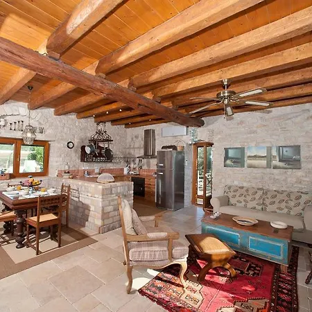 Villa Kiparissi