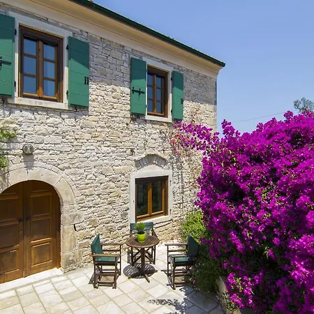 Villa Kiparissi *
