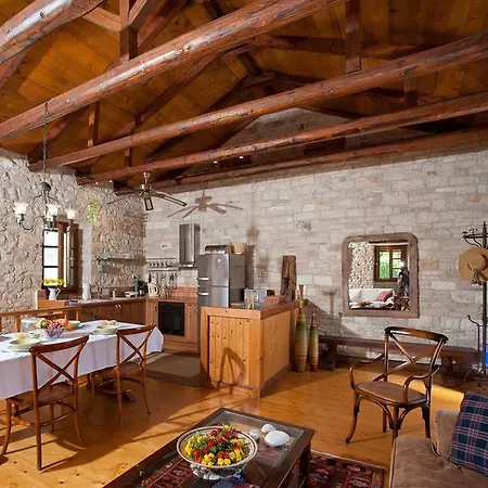 Villa Kiparissi Kourtaiika