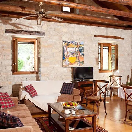 Villa Kiparissi