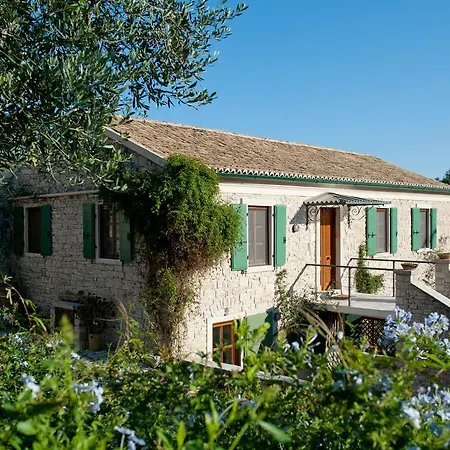 Villa Kiparissi Kourtaiika