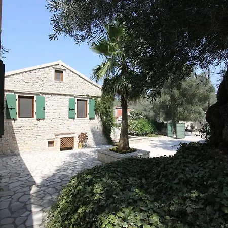 Villa Kiparissi Kourtaiika