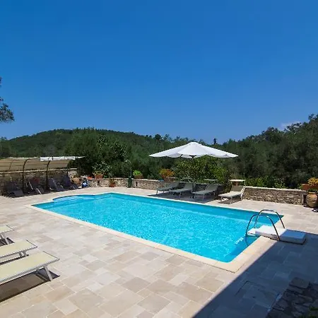 Villa Kiparissi Kourtaiika