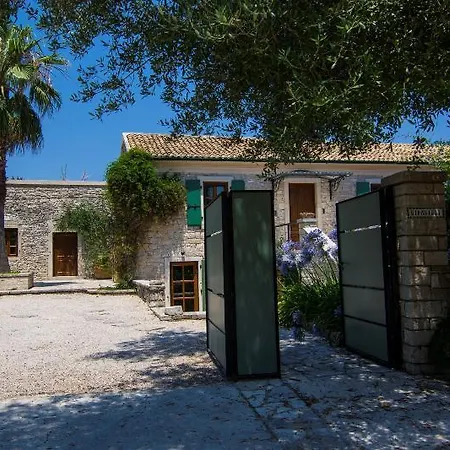 Villa Kiparissi *