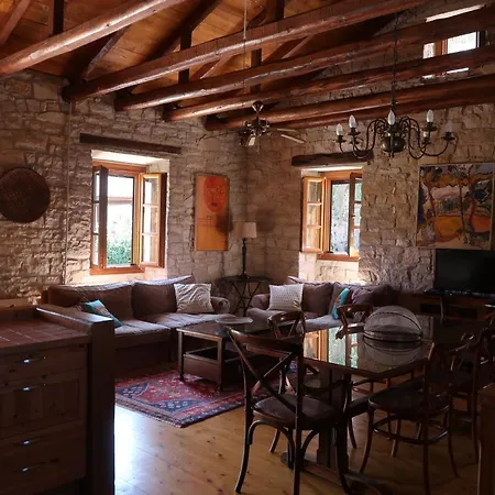 Villa Kiparissi Kourtaiika