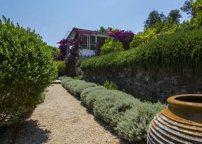 别墅 Kiparissi Kourtaiika