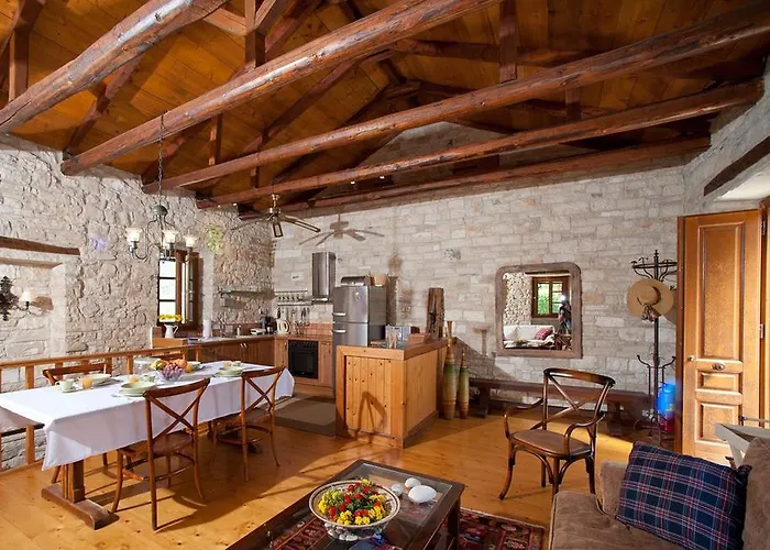 别墅 Kiparissi Kourtaiika