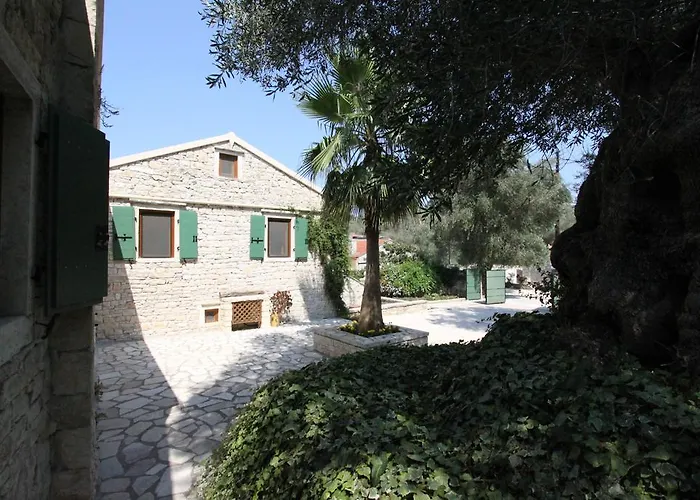 别墅 Kiparissi Kourtaiika