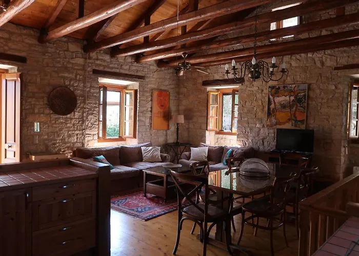 别墅 Kiparissi Kourtaiika